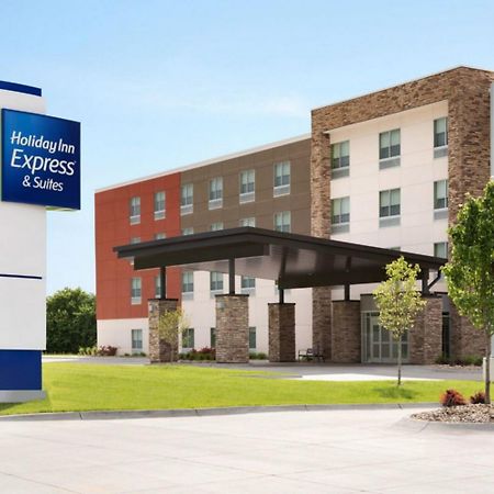 Holiday Inn Express & Suites Brunswick, An Ihg Hotel Exterior photo